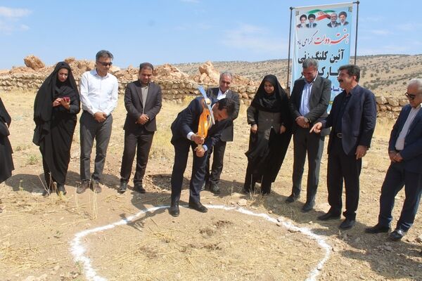 کلنگ زنی پارک شهر ایوان.JPG