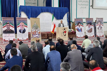 ویدیو/ ادای احترام به مقام شهیدان توسط کارکنان راهداری هرمزگان