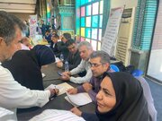 ببینید| برپایی میز خدمت اداره کل راه و شهرسازی خوزستان در مصلی نماز جمعه اهواز همزمان با هفته