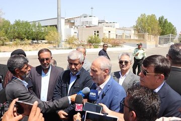 پیگیری توسعه زیر ساخت های حمل و نقل  جنوب کرمان در سفر معاون رئیس جمهور و رئیس سازمان برنامه و بودجه کشور