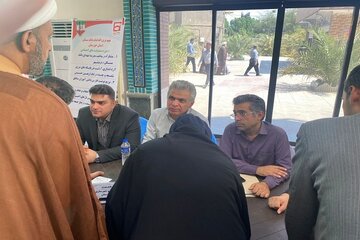 ببینید| برپایی میز خدمت اداره کل راه و شهرسازی خوزستان در مصلی نماز جمعه اهواز همزمان با هفته