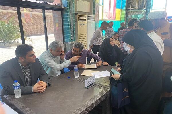 میز خدمت اداره کل راه و شهرسازی خوزستان در مصلی نماز جمعه اهواز بر پا شد