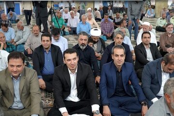 حضور مدیرکل و جمعی از کارکنان و بسیجیان راه و شهرسازی استان گیلان در آیین عبادی سیاسی مصلی رشت به مناسبت هفته دولت