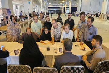برپایی میز خدمت مشترک وزارت راه و شهرسازی و شورای هماهنگی استان تهران در مصلای امام خمینی (ره)