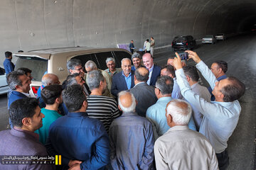 ببینید|قاب‌هایی از بازدید هوشنگ بازوند معاون وزیر راه و شهرسازی از پروژه احداث باند دوم محور لار–بندرعباس تا تونل وحدت در محور لار–جهرم