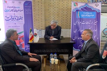ببینید|برپایی میز ارتباطات مردمی اداره‌کل راهداری و حمل‌ونقل جاده‌ای ایلام همزمان با هفته دولت