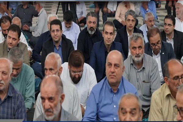 حضور مدیرکل وکارکنان در نماز جمعه رشت
