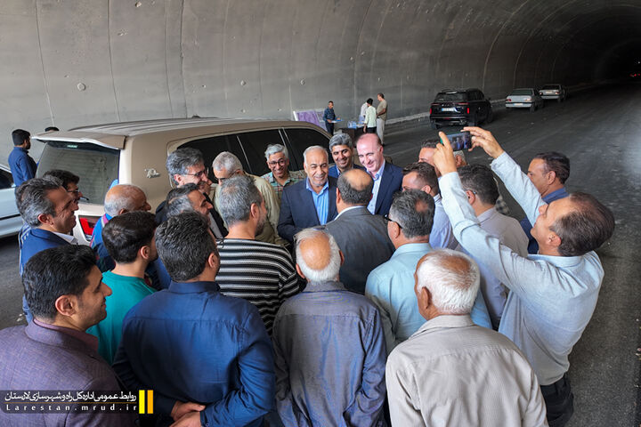 ببینید|قاب‌هایی از بازدید هوشنگ بازوند معاون وزیر راه و شهرسازی از پروژه احداث باند دوم محور لار–بندرعباس تا تونل وحدت در محور لار–جهرم