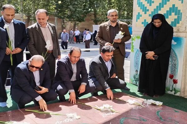 ببینید | تجدید میثاق مدیران اداره‌کل راه و شهرسازی استان البرز با آرمان‌های شهدا همزمان با هفته دولت