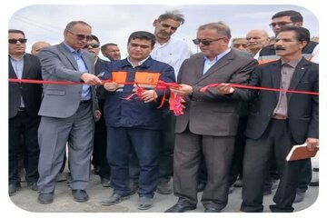 بهره‌برداری از پروژه آسفالت راه روستایی گلوجه میانه در هفته دولت