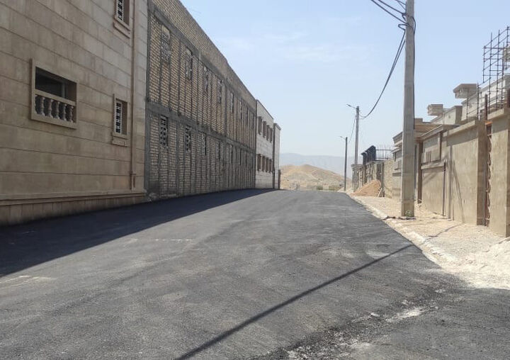 تکمیل عملیات آماده‌سازی و آسفالت سایت ۲۲۰ واحدی طرح نهضت ملی مسکن در کازرون استان فارس