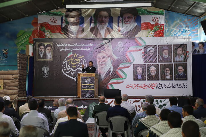 ببینید | حضور مدیرکل و معاونان اداره‌کل راهداری و حمل‌ونقل جاده‌ای در آیین نکوداشت هفته دولت استان اصفهان