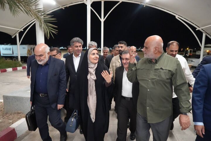 وزیر راه و شهرسازی وارد آبادان شد/ بازدید و افتتاح چندین پروژه راه و مسکن/ بهره‌برداری از ۶۰۵۴ واحد مسکونی و واگذاری زمین به بیش از ۱۰ هزار مشمول در خوزستان