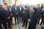 ببینید|ادای احترام وزیر راه و شهرسازی به مقام شامخ شهدای استان خوزستان و شهیدتنگسیری