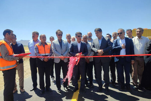 افتتاح و بهره برداری از  پروژه های راهداری(۲۳۵ کیلومتربهسازی و ۶۷۰ کیلومترخطکشی)درکردستان