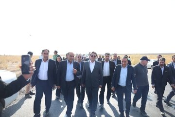 بازدید استاندار کرمان و مدیرکل راه و شهرسازی استان کرمان از روند اجرایی محور مواصلاتی زرند-سیریز