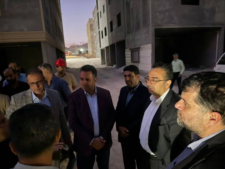 بازدید معاون وزیر راه و شهرسازی از پروژه ۹۵۰۰ واحدی نهضت ملی مسکن شهید دوران (کمیل‌آباد) شیراز/ تأکید بر تعیین تکلیف فوری زیرساخت‌های آب، برق و گاز
