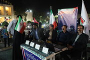 ببینید | برپایی میز خدمت و دیدار مردمی اداره‌کل راهداری و حمل‌ونقل جاده‌ای استان اصفهان در تحمع شبانه میدان امام حسین(ع)