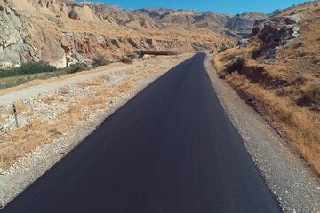 ویدیو| بهسازی و آسفالت راههای فرعی و روستایی حوزه استحفاظی شهرستان های ایلام و چوار به طول ۴۰ کیلومتر