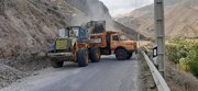 ببینید/ اجرای عملیات ریزش‌برداری و شانه‌سازی محور روستایی سنگان توسط راهداران طارم در استان قزوین
