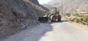 ببینید/ اجرای عملیات ریزش‌برداری و شانه‌سازی محور روستایی سنگان توسط راهداران طارم در استان قزوین