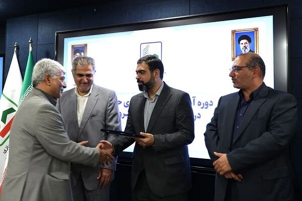 معاونت مسکن اداره کل راه و شهرسازی خوزستان برترین معاون مسکن کشور شد