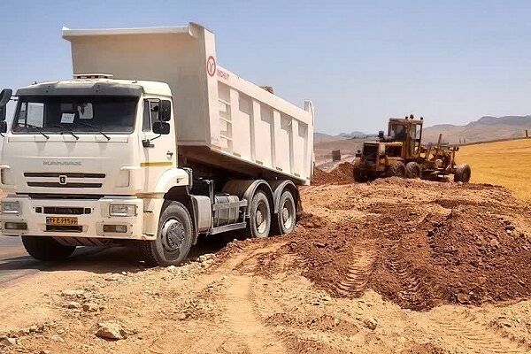 تداوم عملیات ایمن‌سازی در محور آشتیان - حاتم‌آباد