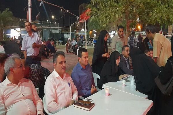 ببینید| برگزاری میز خدمت اداره راه و شهرسازی امیدیه در تجمعات شبانه و خدمت رسانی به شهروندان
