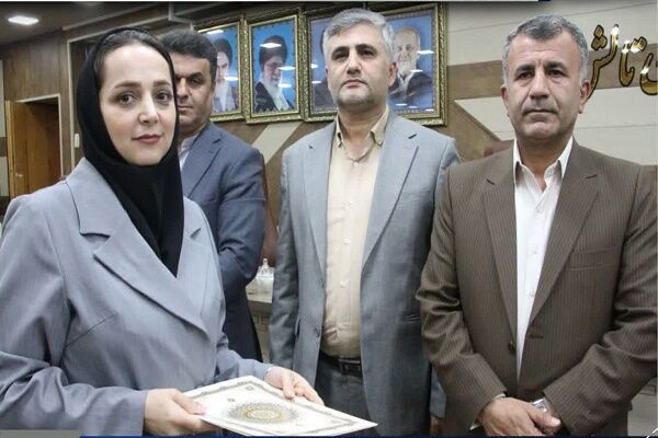 تجلیل از رئیس اداره راه و شهرسازی تالش به عنوان مدیر نمونه شهرستان همزمان با هفته دولت