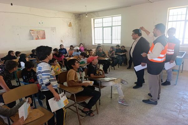 آموزش ایمنی تردد به دانش‌آموزان مدارس حاشیه راه در فارسان چهارمحال و بختیاری