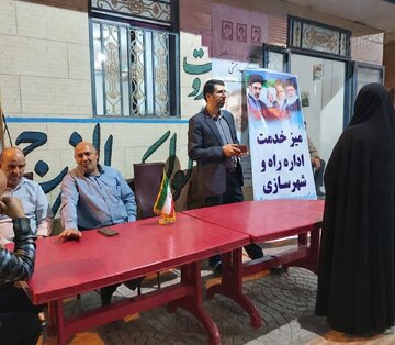 برپایی میز خدمت توسط اداره راه و شهرسازی شهرستان زرند(استان کرمان)