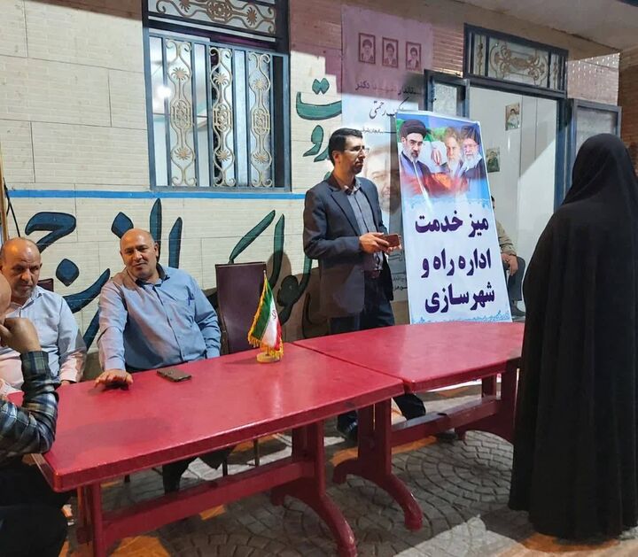 برپایی میز خدمت توسط اداره راه و شهرسازی شهرستان زرند(استان کرمان)