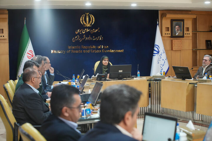 ببینید | نشست وزیر راه و شهرسازی با هیات مدیره شرکت عمران شهرهای جدید و مدیران عامل شهرهای جدید