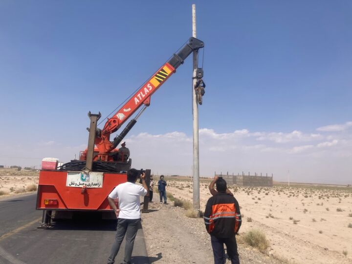 انجام نصب سامانه روشنایی تقاطع روستایی حیدرآباد شهرستان جعفرآباد (استان قم)