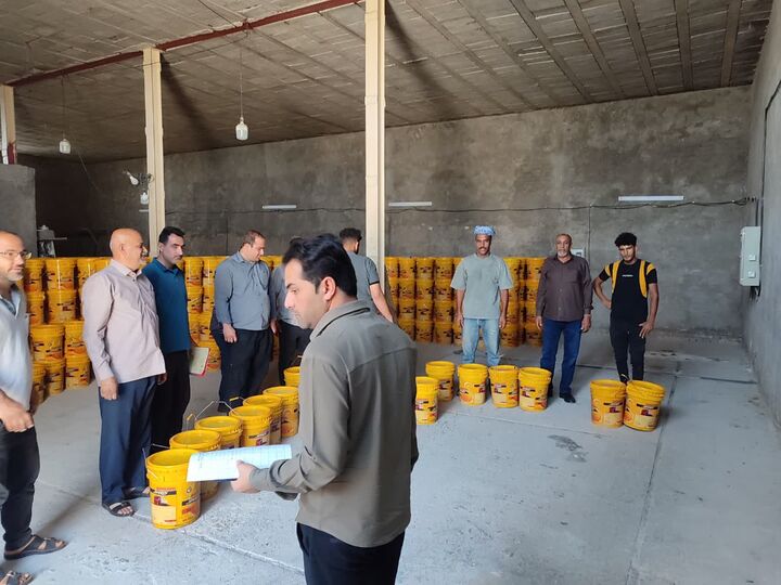 تداوم اجرای طرح حمایتی توزیع روغن موتور رایگان ناوگان حمل‌ونقل کالا در خوزستان