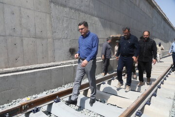 ببینید| بازدید از عملیات روسازی راه‌آهن چابهار-زاهدان