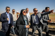 ببینید | بازدید سرزده وزیر راه و شهرسازی از عملیات روکش آسفالت زنجان به تبریز