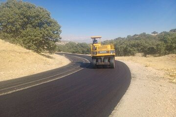 آغاز عملیات روکش آسفالت پروژه بهسازی و آسفالت محورهای راه روستایی بخش کبگیان (آنتنی‌های چیتاب)