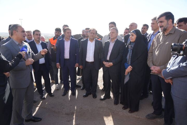 بازدید وزیر راه و شهرسازی از راهدارخانه «نیک‌پی» در آزادراه زنجان-تبریز/ تجلیل از خانواده شهدای راهداری 