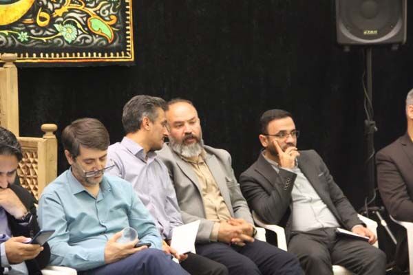 برگزاری میز خدمت راه و شهرسازی استان قزوین در شهر مهرگان برای بررسی مطالبات شهروندان