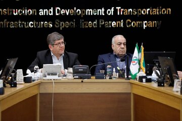 ببینید| برگزاری دومین جلسه کارگروه نظارت و پیگیری راه‌آهن چابهار–زاهدان در شرکت ساخت و توسعه زیربناهای حمل و نقل کشور