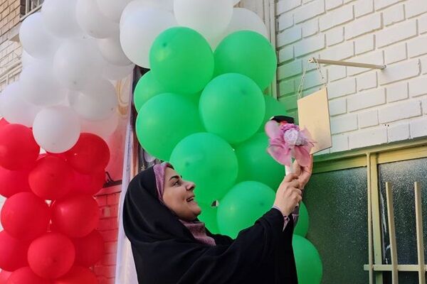 ویدیو | نواختن زنگ سال تحصیلی با حضور وزیر راه و شهرسازی در مدرسه شهدای هشتم شهریور منطقه ۱۲