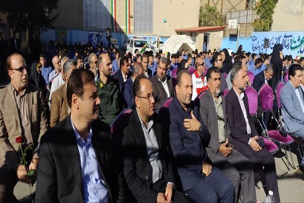 ببینید | آیین نواختن زنگ آغاز سال تحصیلی و زنگ مقاومت در هنرستان شاهد ایثارگران البرز برگزار شد