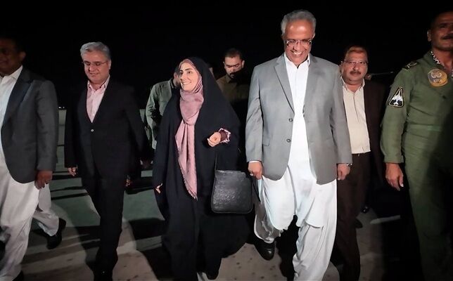 وزیر راه و شهرسازی وارد چابهار شد