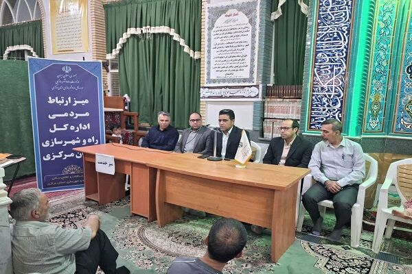 مدیرکل راه و شهرسازی استان مرکزی در جمع نمازگزاران پاسخگوی مطالبات مردم شد
