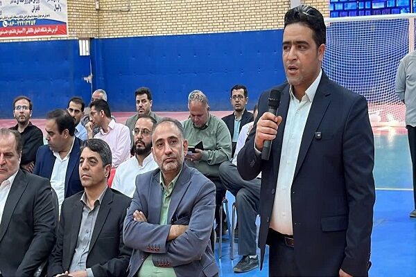 گزارش تصویری از  قرعه کشی اراضی جوانی جمعیت شهر ساوه در محل  سالن ورزشی امام خمینی (ره) این شهر