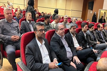ببینید| حضور مدیرکل راهداری و حمل و نقل جاده‌ای استان البرز به همراه جمعی از کارکنان در مراسم گرامیداشت هفته دفاع مقدس با حضور سردار حیدرنیا فرمانده سپاه استان البرز