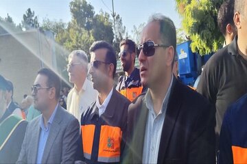 ببینید | حضور سرپرست اداره کل و رئیس شورای هماهنگی راه و شهرسازی استان البرز در آیین غبارروبی و گلباران مزار شهدای امامزاده محمد(ع)