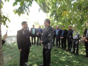 حضور مدیران شرکت آزمایشگاه فنی و مکانیک خاک در منزل مدیر شهید مدرسه میناب