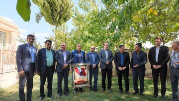 حضور مدیران شرکت آزمایشگاه فنی و مکانیک خاک در منزل مدیر شهید مدرسه میناب